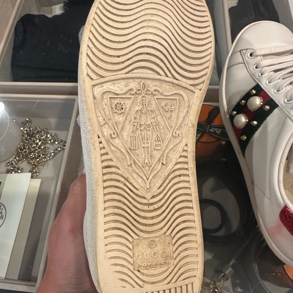Authentic used Gucci sneakers in size 36, purchases in Italy.